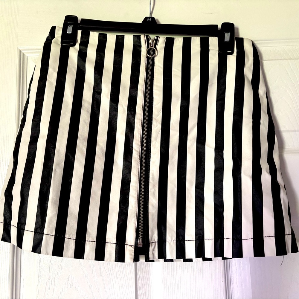 Forever 21 striped pleather mini skirt🖤